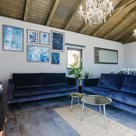 Four-bedroom In Nyaraló
