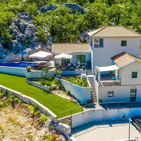 Four-bedroom In Zaton (Dubrovnik-Neretva)