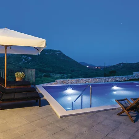 Holiday home Gorgeous In With Outdoor Swimming Pool *