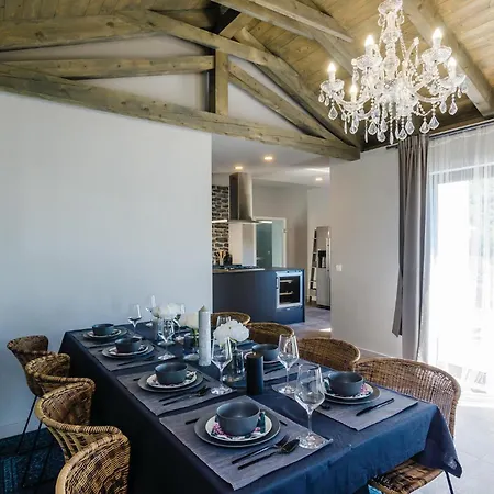 Four-bedroom In Σπίτι διακοπών *