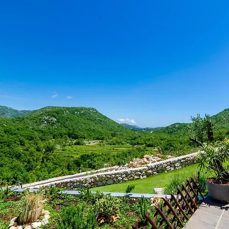 Gorgeous In With Outdoor Swimming Pool *