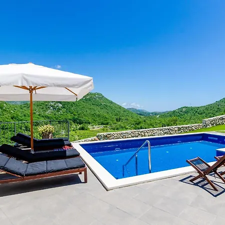 Four-bedroom In Tatil Evi *