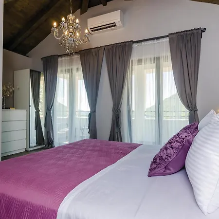 Σπίτι διακοπών Four-bedroom In *