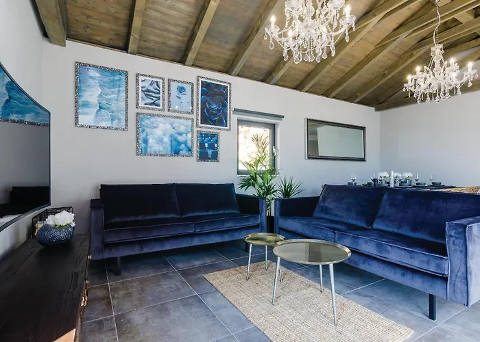 Four-bedroom In Ferienhaus