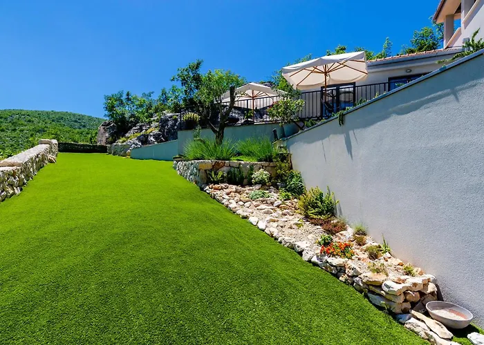 Four-bedroom In * Zaton (Dubrovnik-Neretva)